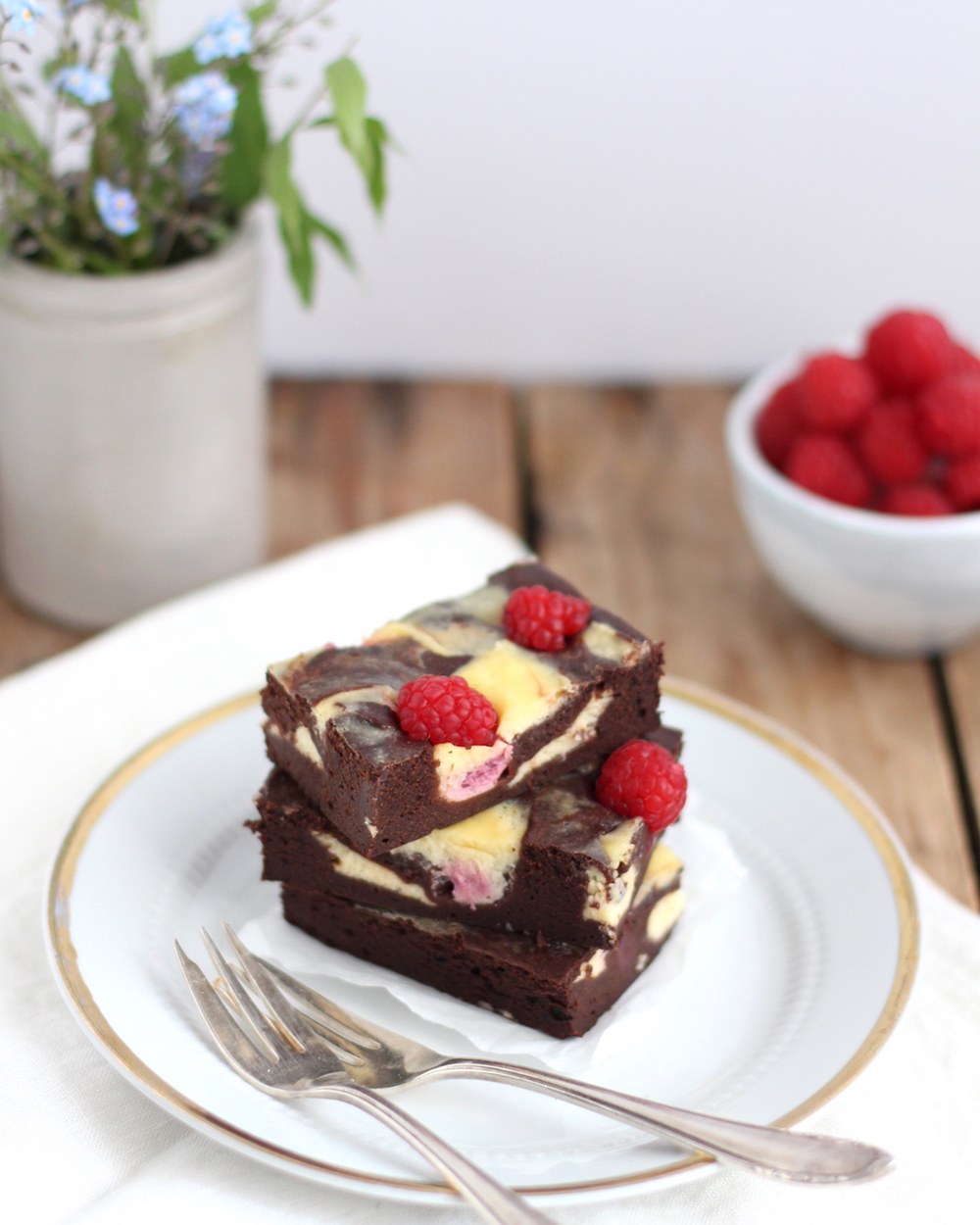 Brownies mit Cheesecake-Füllung &amp; Himbeeren | Rezept