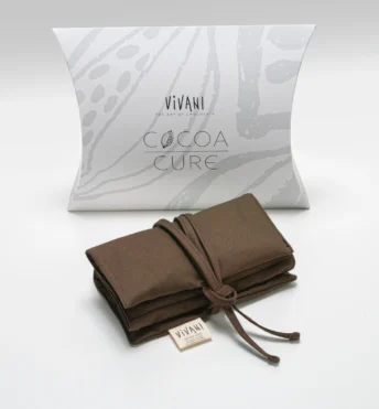 Das Kakoschalen-Wäremkissen von VIVANI Bio-Schokolade mit dekorativer Verpackung