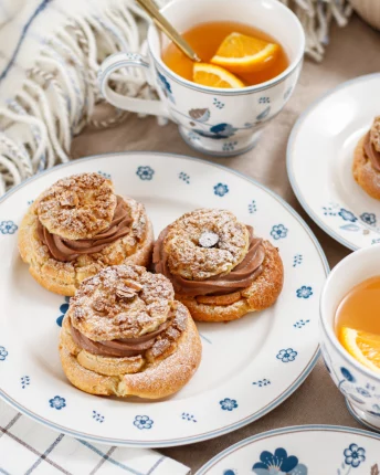 VIVANIs choux pastry tarlets taste best with a nice cup of winter tea