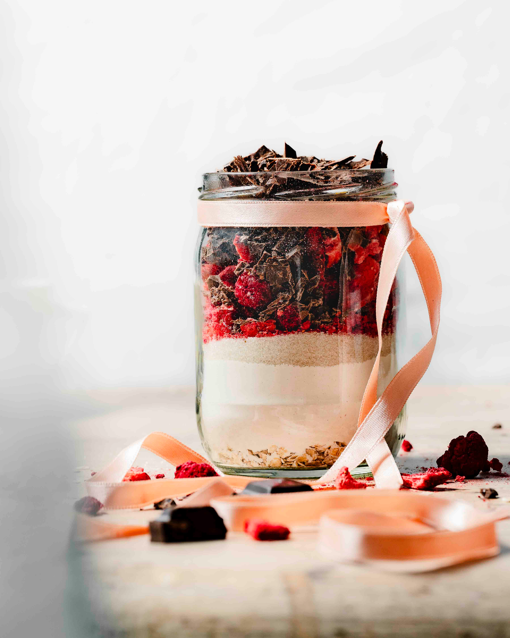 diy-muffin-backmischung-schokolade-beeren-vivani Die selbstgemachte Backmischung im Glas für Muffins mit Beeren und Schokolade von VIVANI.