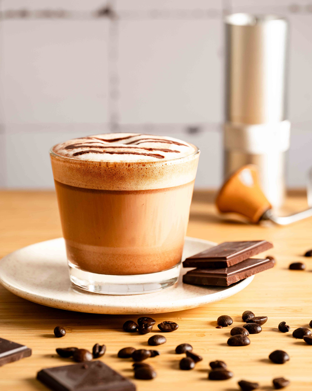 schokoladiger-mochaccino-vivani-bio-schokolade Schokoladige Kaffeespezialität Mochaccino im Glas von VIVANI Bio-Schokolade.