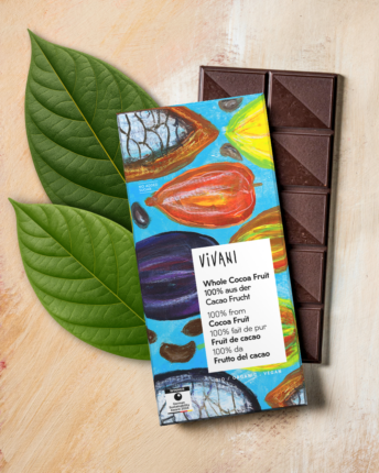 vivani-whole-cocoa-fruit-kakao-fruchtfleisch-innovation VIVANI Whole Cocoa Fruit - die erste Bioschokolade, die die ganze Kakaofrucht nutzt. Zuckerfrei: Gesüßt mit dem getrockneten Fruchtfleisch des Kakaos.