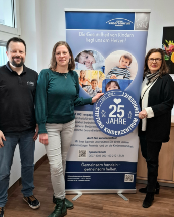 Alexander und Katharina Kuhlmann von VIVANI Bio-Schokolade mit Angela Siebold von der Stiftung Kinderzentrum Ruhrgebiet.