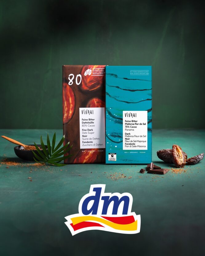 Zwei alternativ gesüßte Sorten Vivani Bioschokolade gibt's nun im Drogeriemarkt dm. Eine Schokolade mit Dattelsüße. Und eine Sorte mit Kokosblütenzucker.