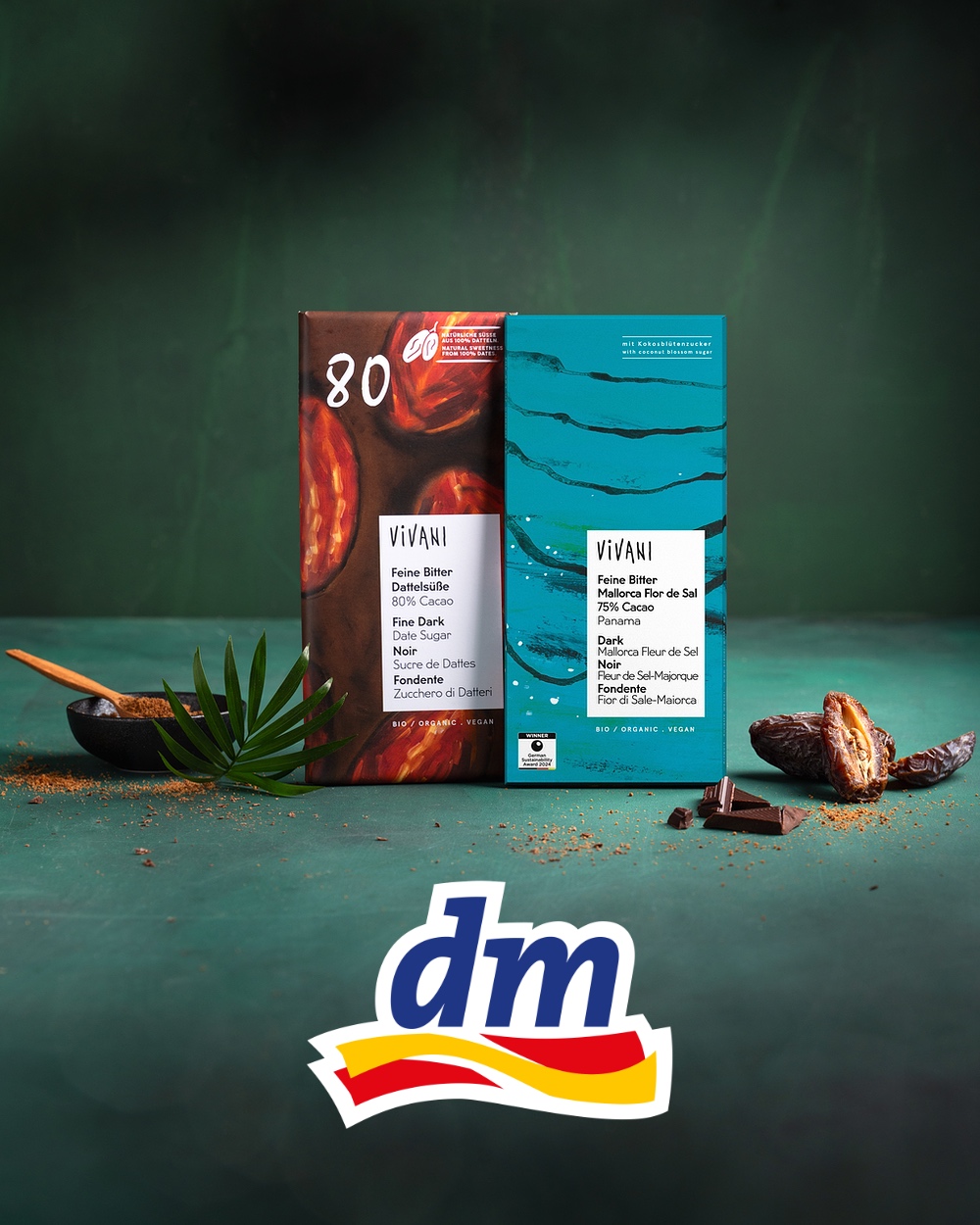 Zwei alternativ gesüßte Sorten Vivani Bioschokolade gibt's nun im Drogeriemarkt dm. Eine Schokolade mit Dattelsüße. Und eine Sorte mit Kokosblütenzucker.