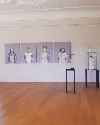 An exhibition space featuring paintings and sculptures by Ute Drescher.